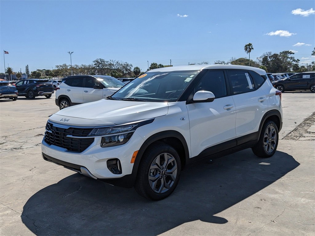 Certified 2025 Kia Seltos LX image 4