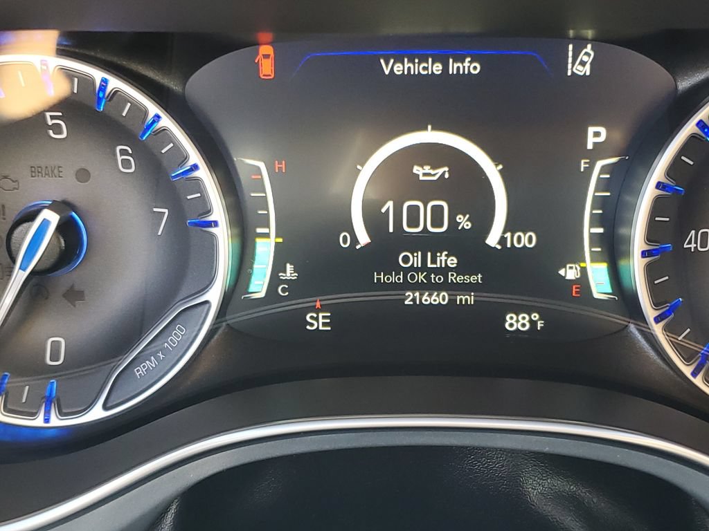 Used 2026 Chrysler Pacifica Limited FWD image 16