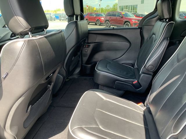 Used 2025 Chrysler Pacifica Limited FWD image 14