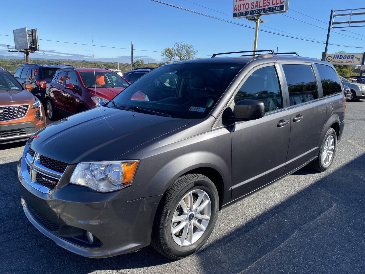 Used 2018 Dodge Grand Caravan SXT FWD image 1