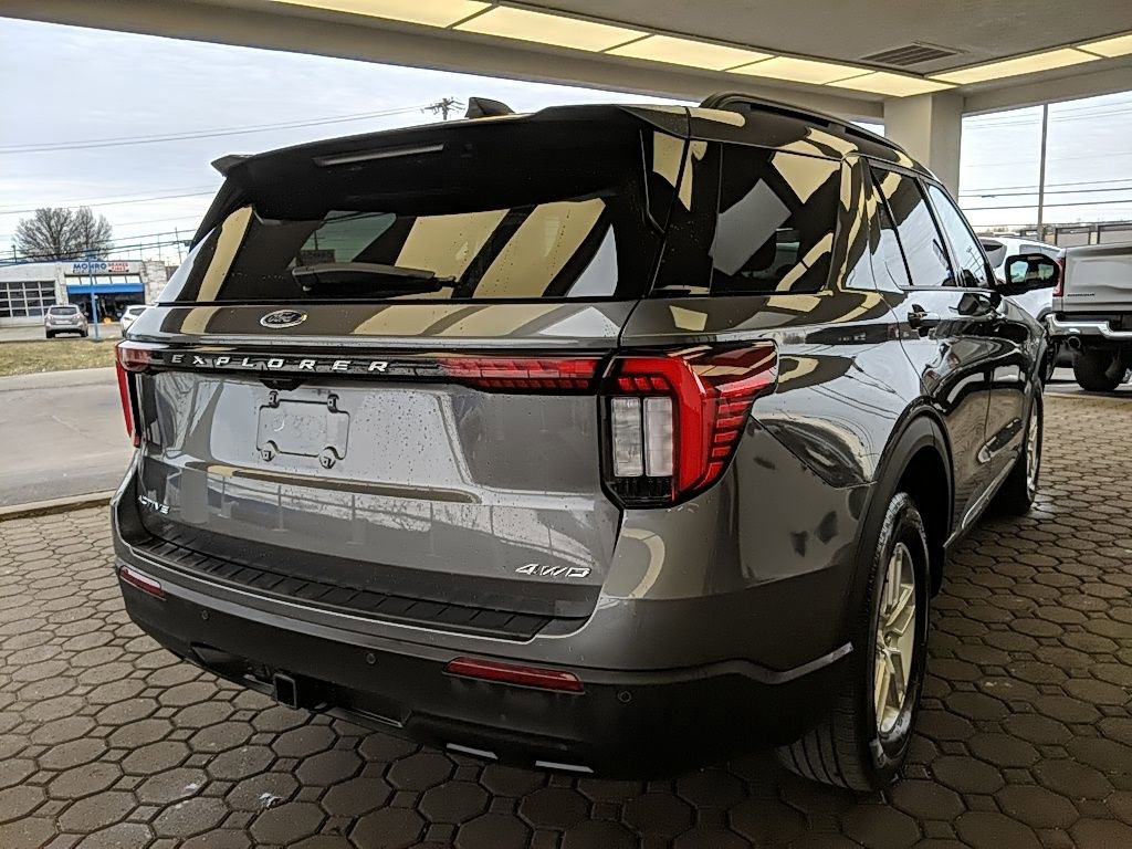 Certified 2025 Ford Explorer Active AWD/4WD image 5