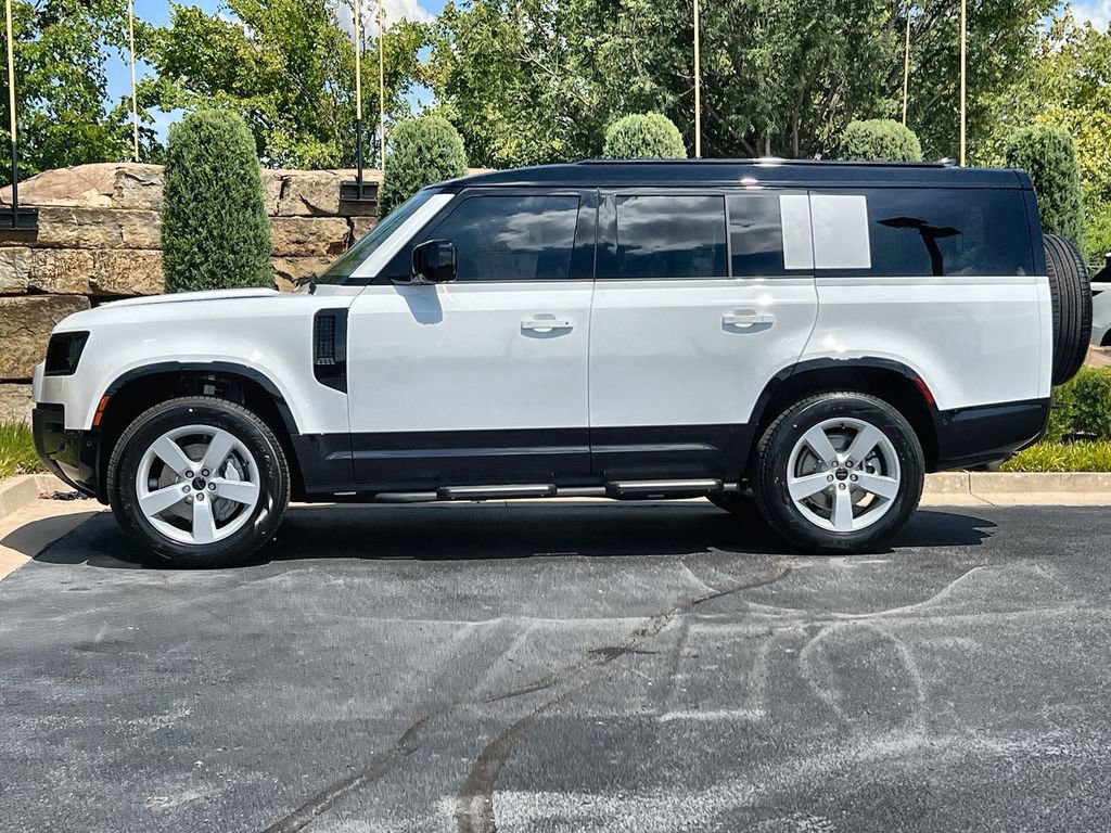 New 2026 Land Rover Defender 130 X-Dynamic SE AWD/4WD image 2
