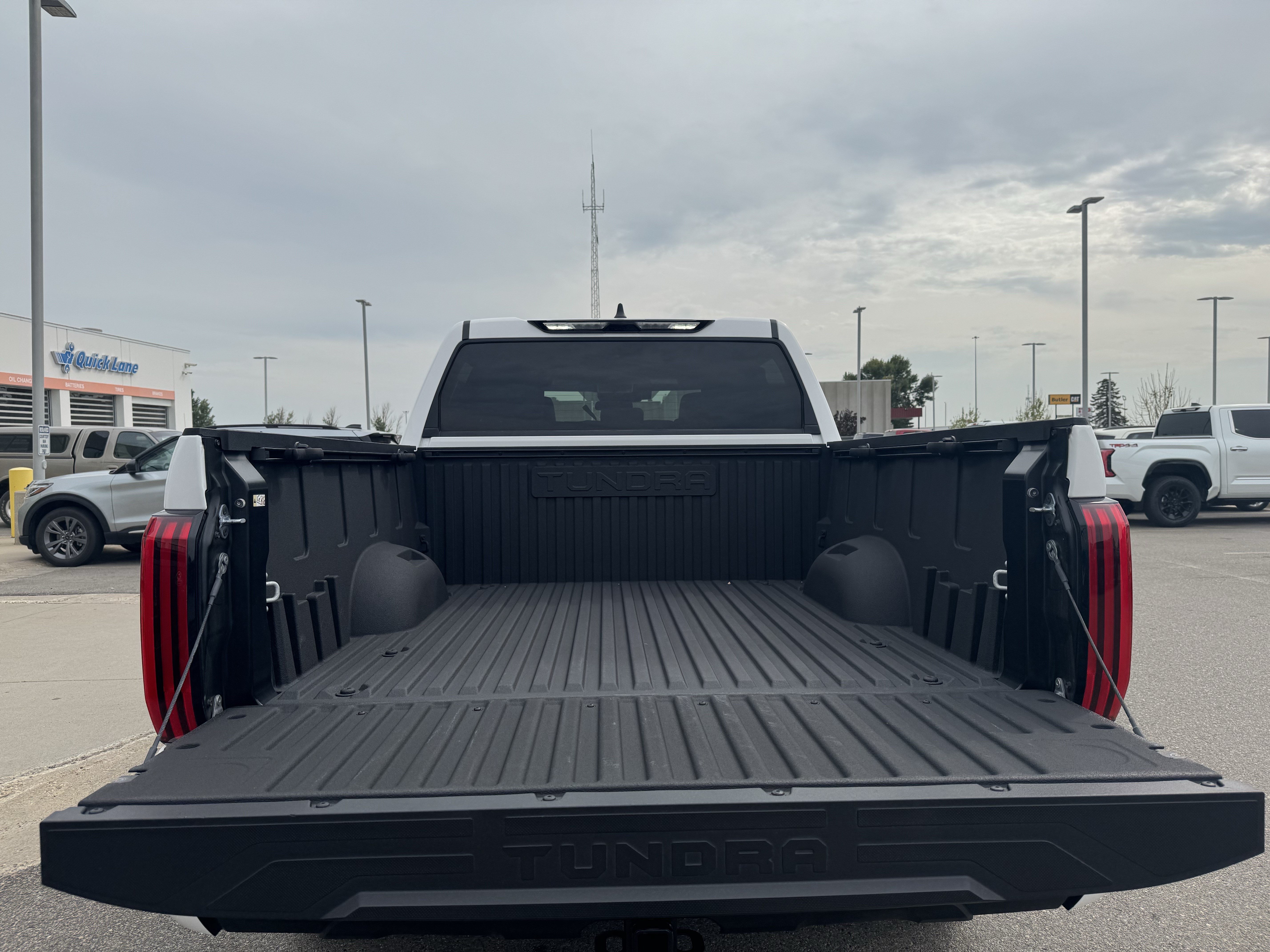 Used 2025 Toyota Tundra SR5 w/ SR5 Premium Package AWD/4WD image 12
