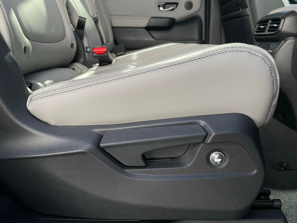 Used 2025 Honda Pilot EX-L image 33