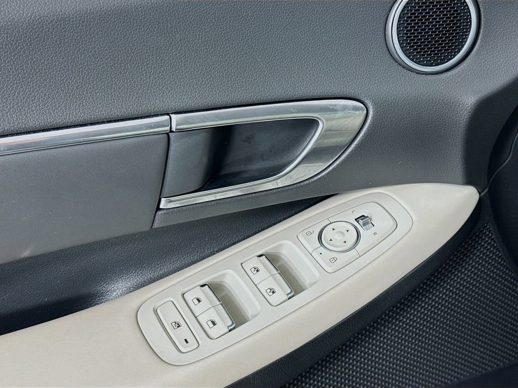 Used 2023 Hyundai Sonata SEL FWD image 18