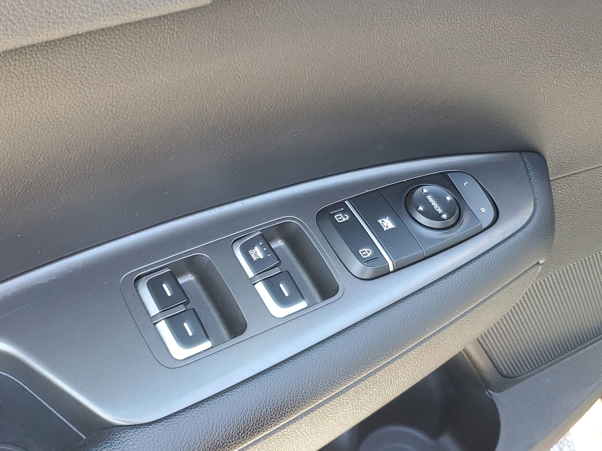 Used 2019 Kia Optima LX image 16