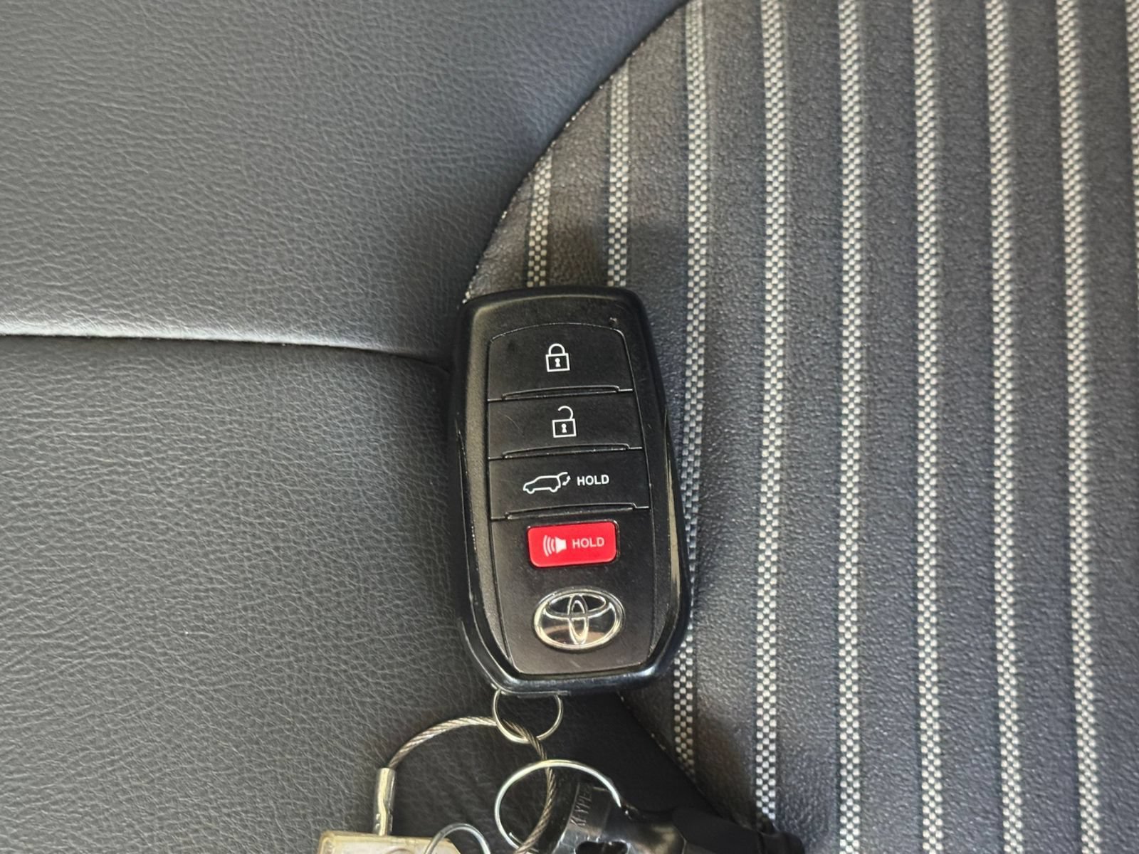 Used 2025 Toyota Highlander XSE AWD/4WD image 21
