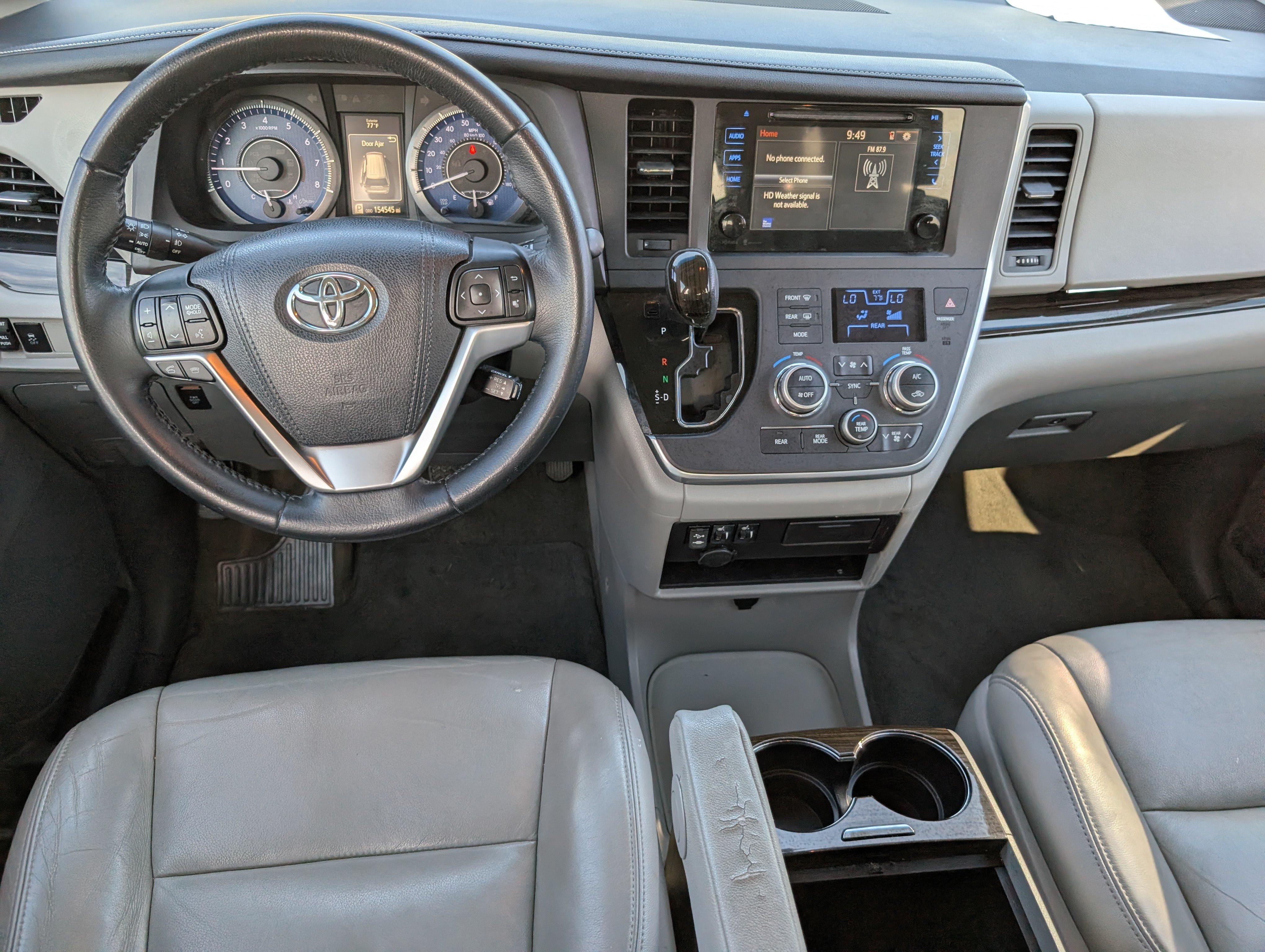 Used 2015 Toyota Sienna XLE FWD image 11