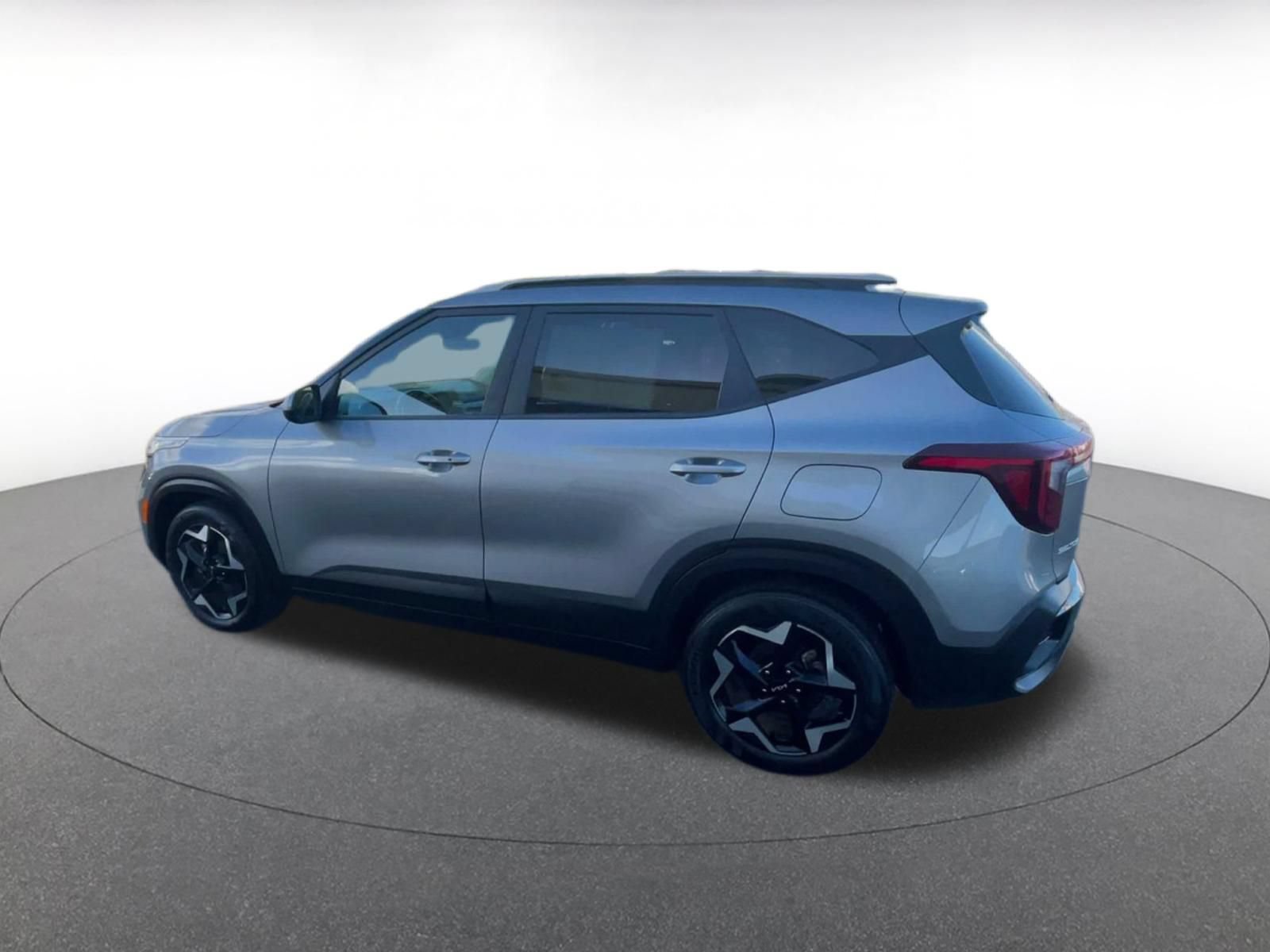 Used 2025 Kia Seltos S FWD image 9