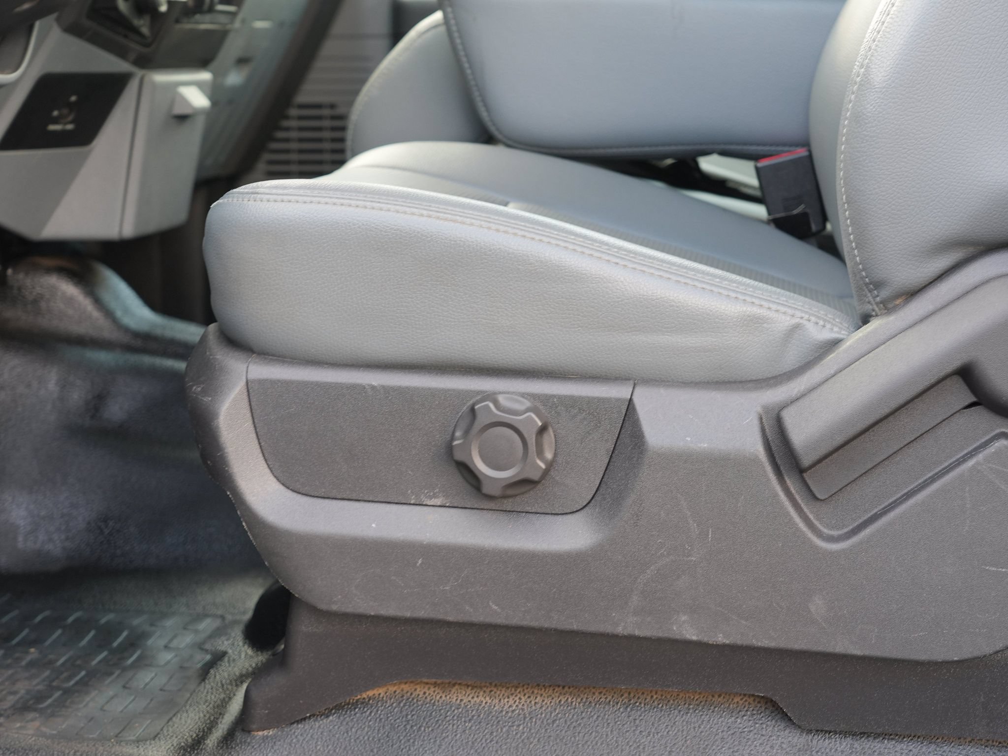 Used 2015 Ford F250 XL w/ Power Equipment Group AWD/4WD image 18