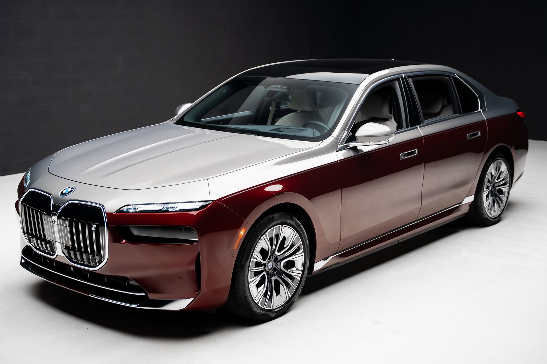 Used 2023 BMW i7 xDrive60 w/ Executive Package 2 image 6