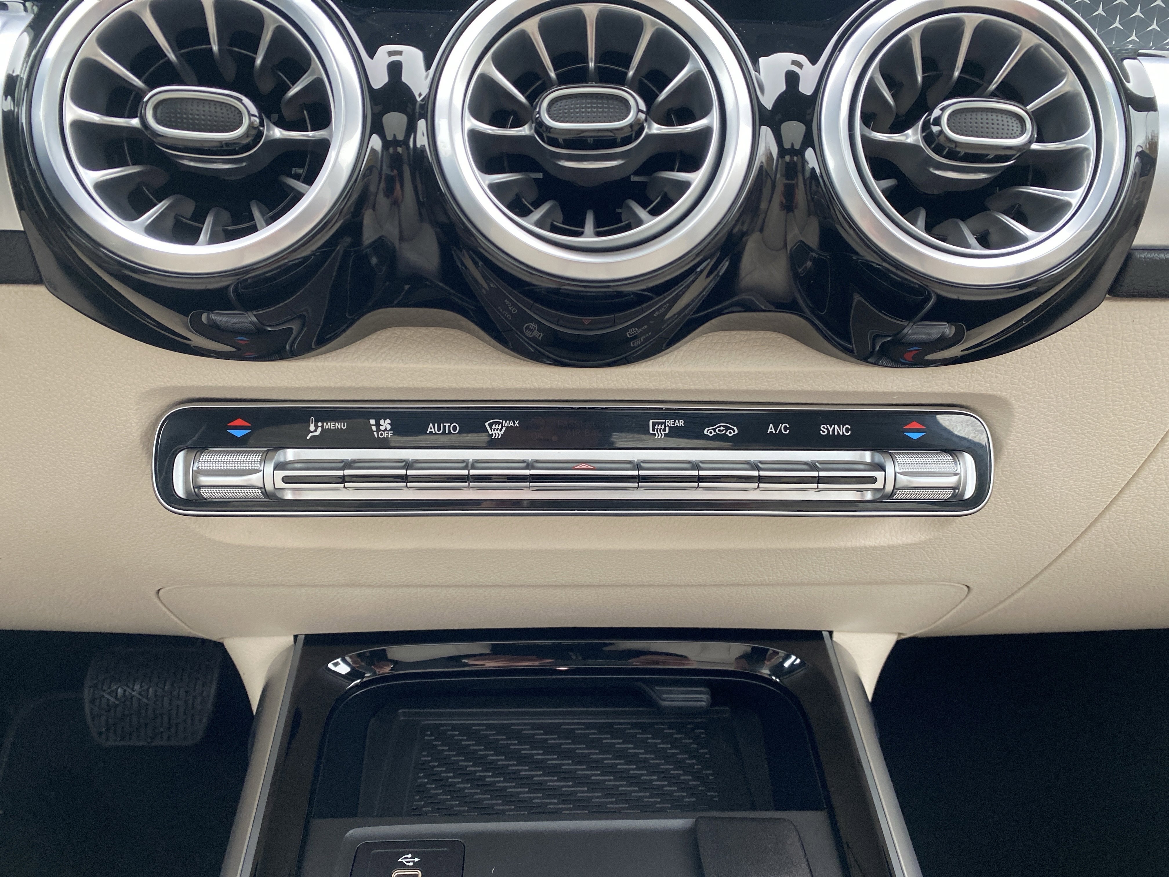 Used 2025 Mercedes-Benz GLB 250 4MATIC image 22