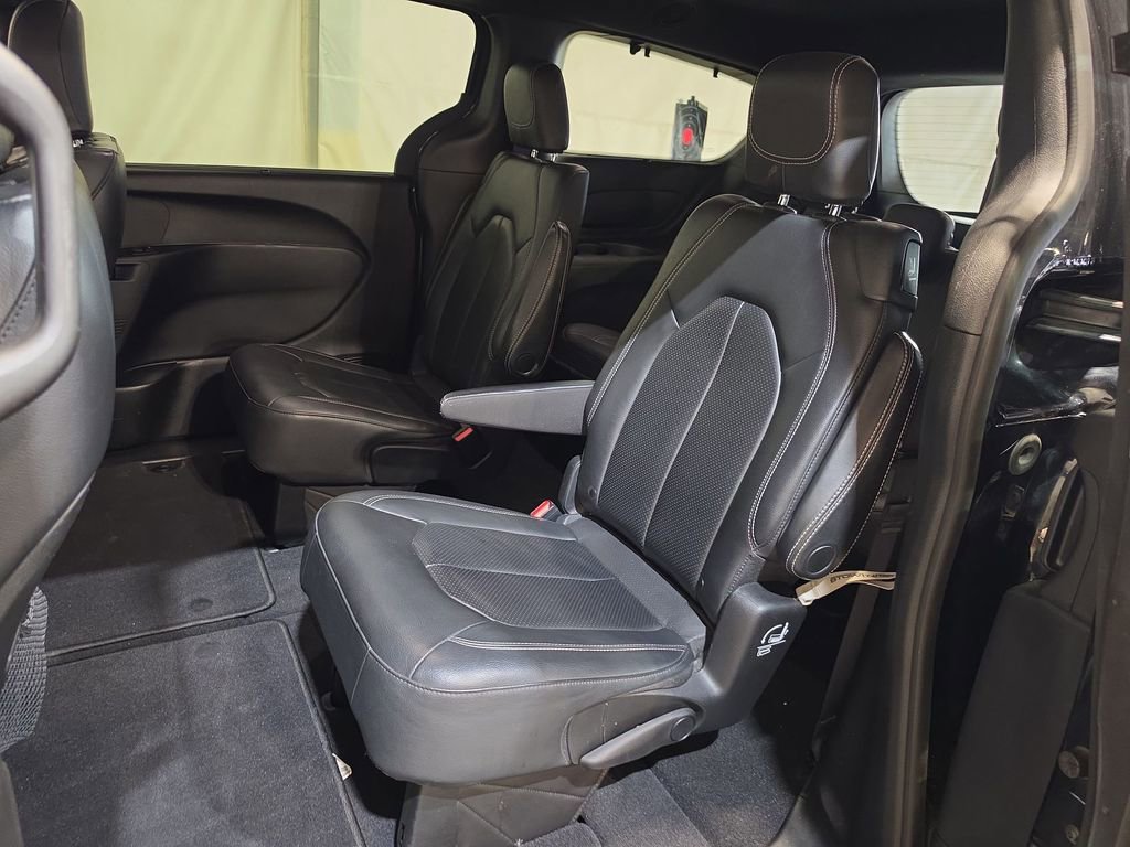 Used 2020 Chrysler Pacifica Touring-L w/ S Appearance Package image 23