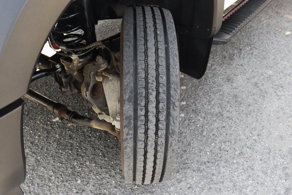 Used 2017 Ford F550 2WD Regular Cab Super Duty image 35