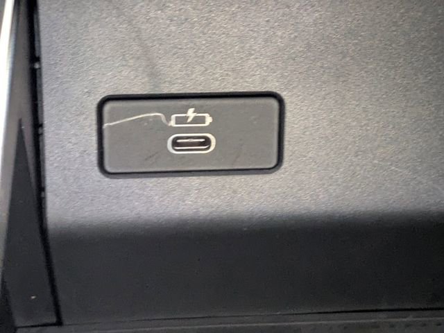 Used 2025 BMW X7 xDrive40i w/ Executive Package image 28