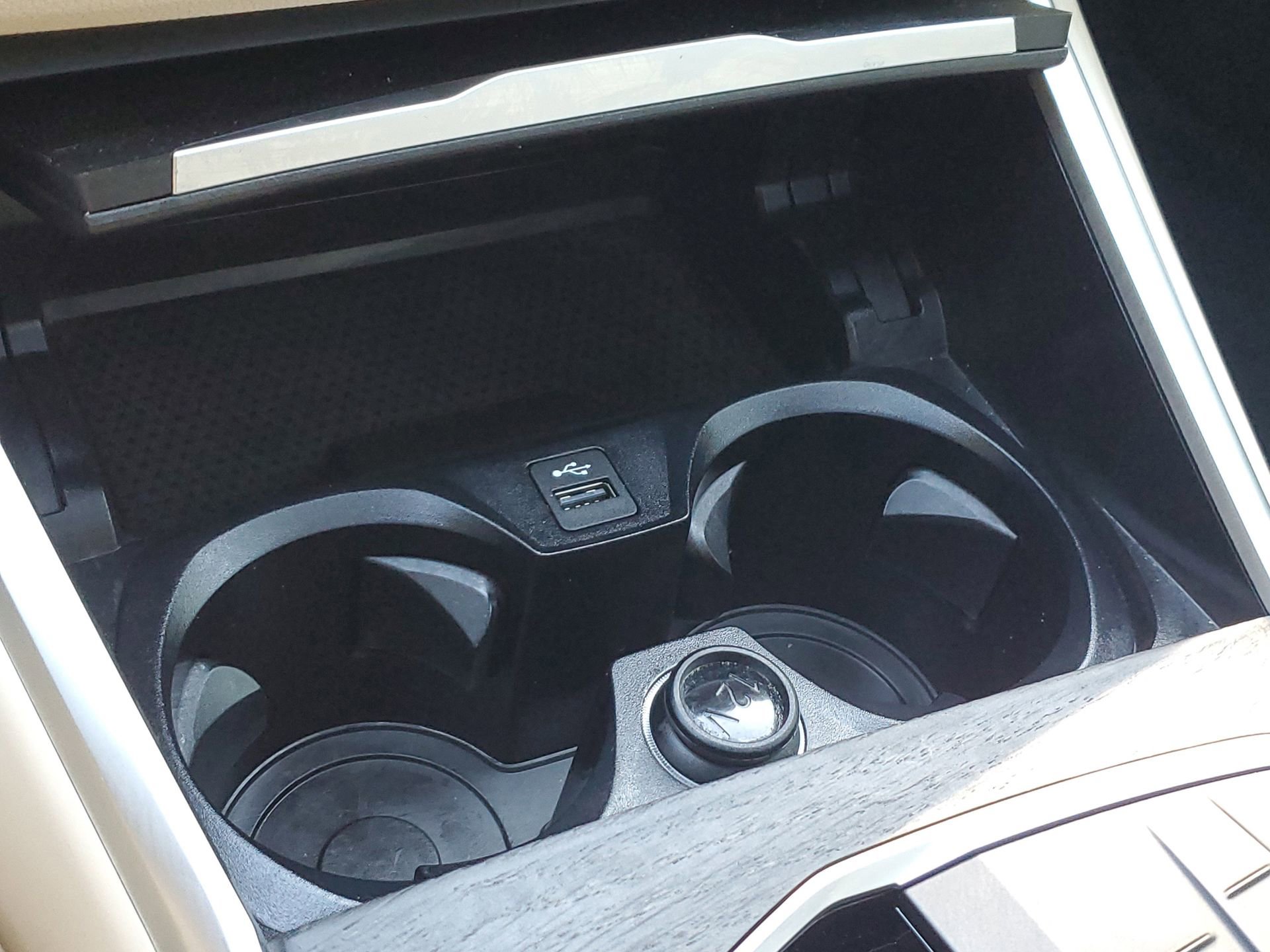 Used 2023 BMW 330e w/ Driving Assistance Package image 29