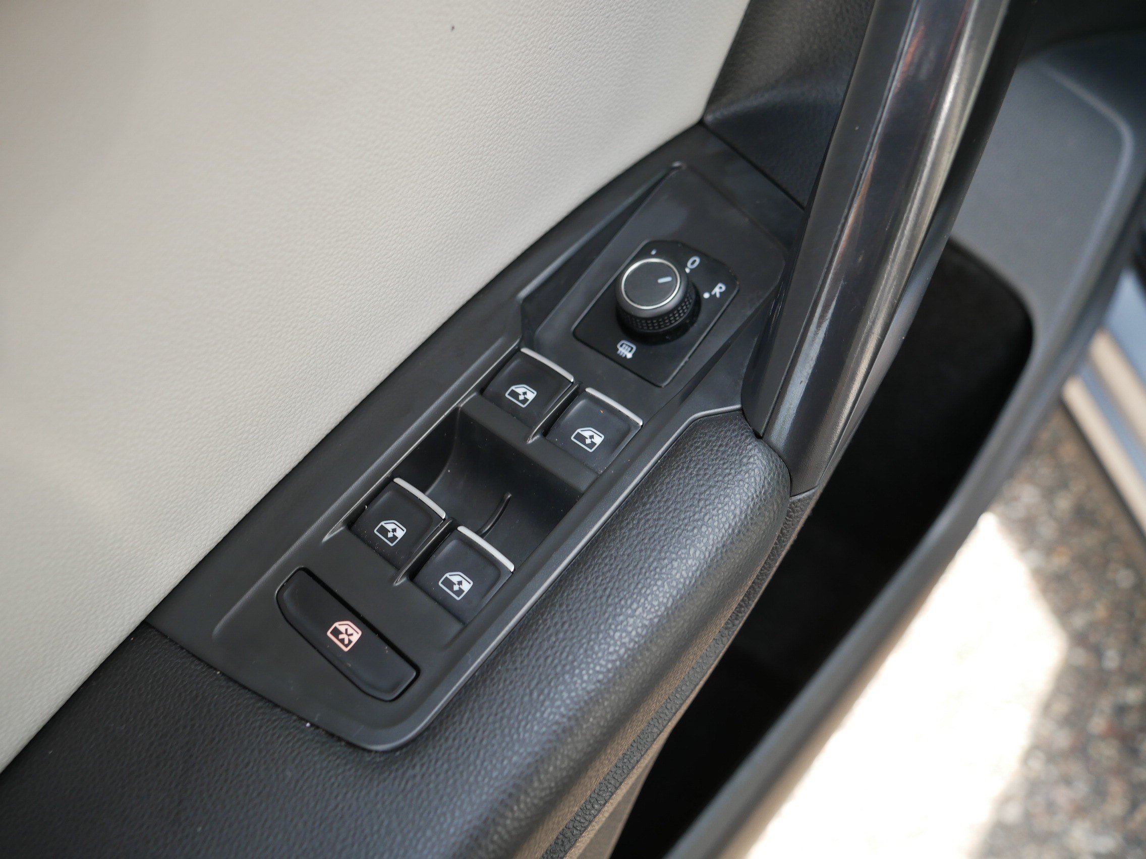Used 2021 Volkswagen Tiguan SE R-Line AWD/4WD image 19
