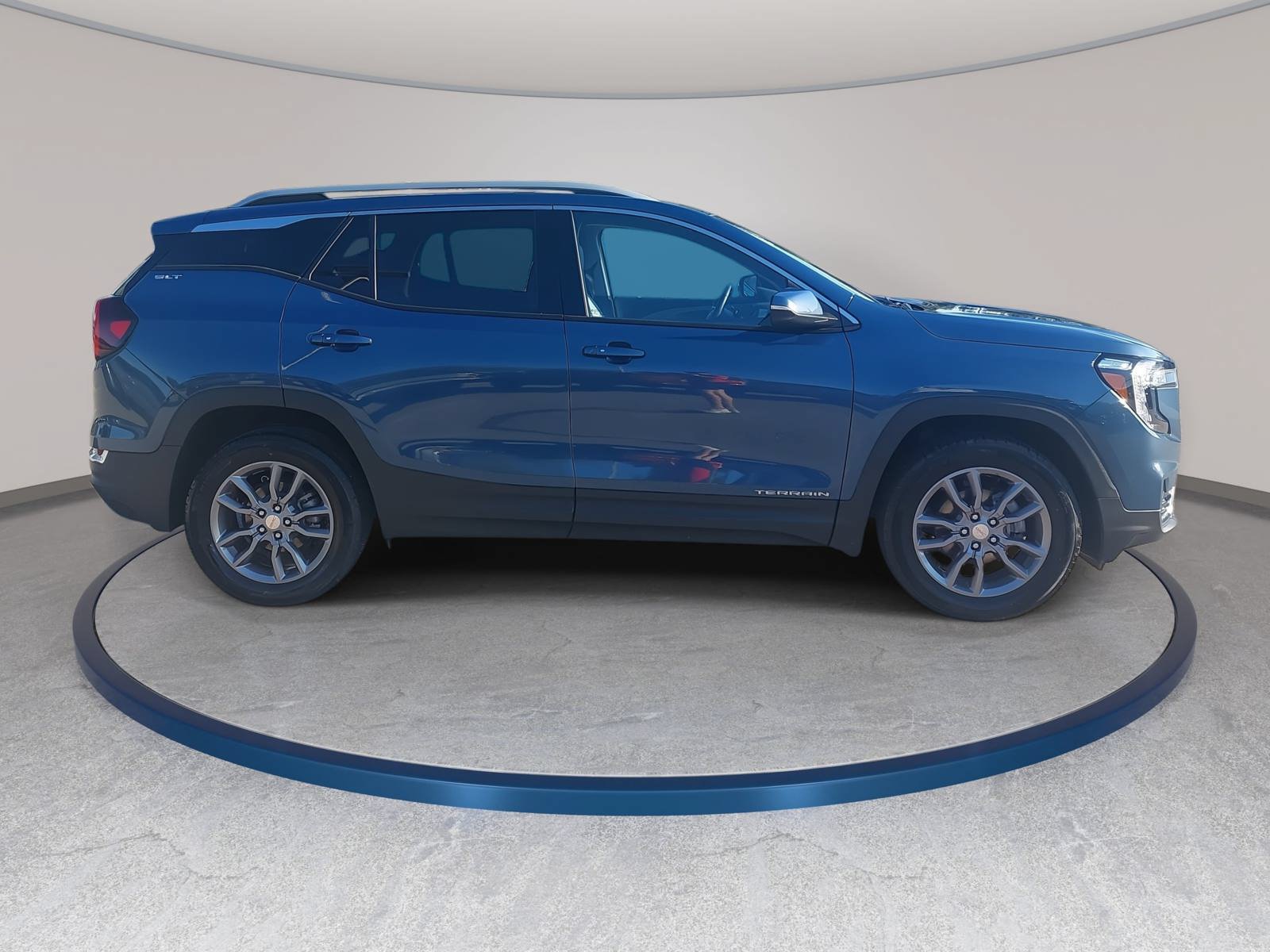 Used 2024 GMC Terrain SLT AWD/4WD image 4