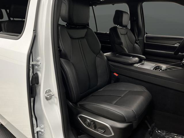 Used 2024 Jeep Wagoneer Series III w/ Convenience Group I image 32