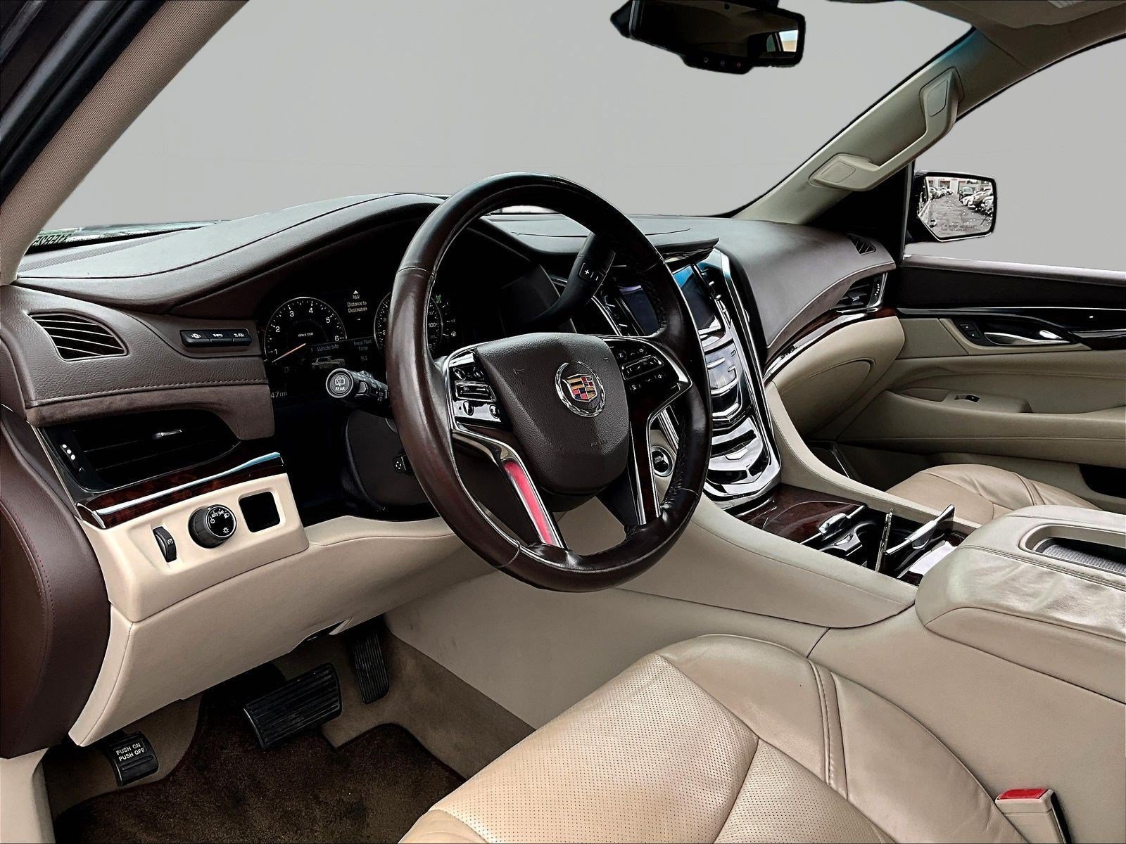 Used 2015 Cadillac Escalade Luxury RWD image 17