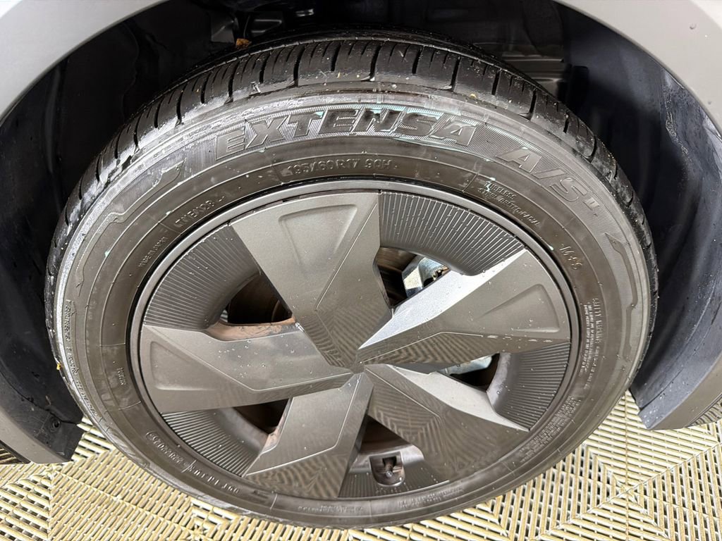 Used 2025 Toyota Prius Plug-In Hybrid image 12