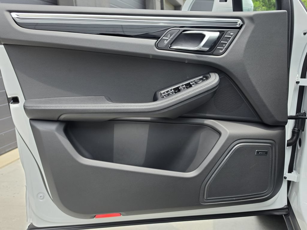 New 2026 Porsche Macan AWD/4WD image 19