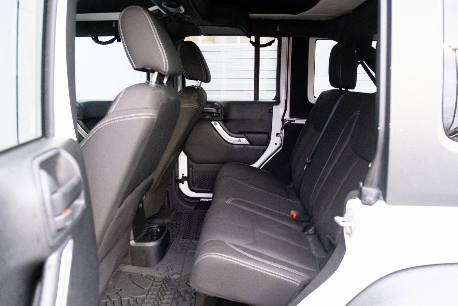 Used 2017 Jeep Wrangler Unlimited Rubicon w/ Connectivity Group image 14