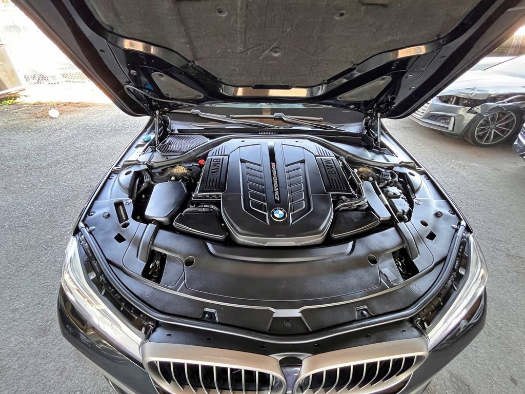 Used 2018 BMW M760i xDrive w/ Luxury Rear Seating Package AWD/4WD image 80
