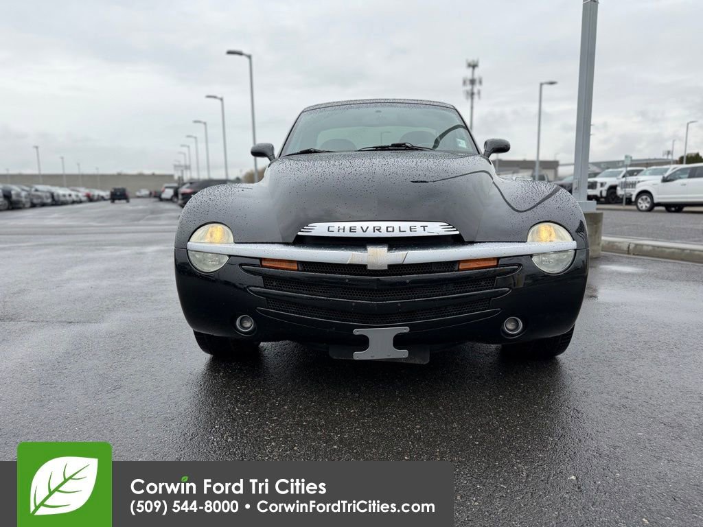 Used 2004 Chevrolet SSR w/ Preferred Equipment Group image 2