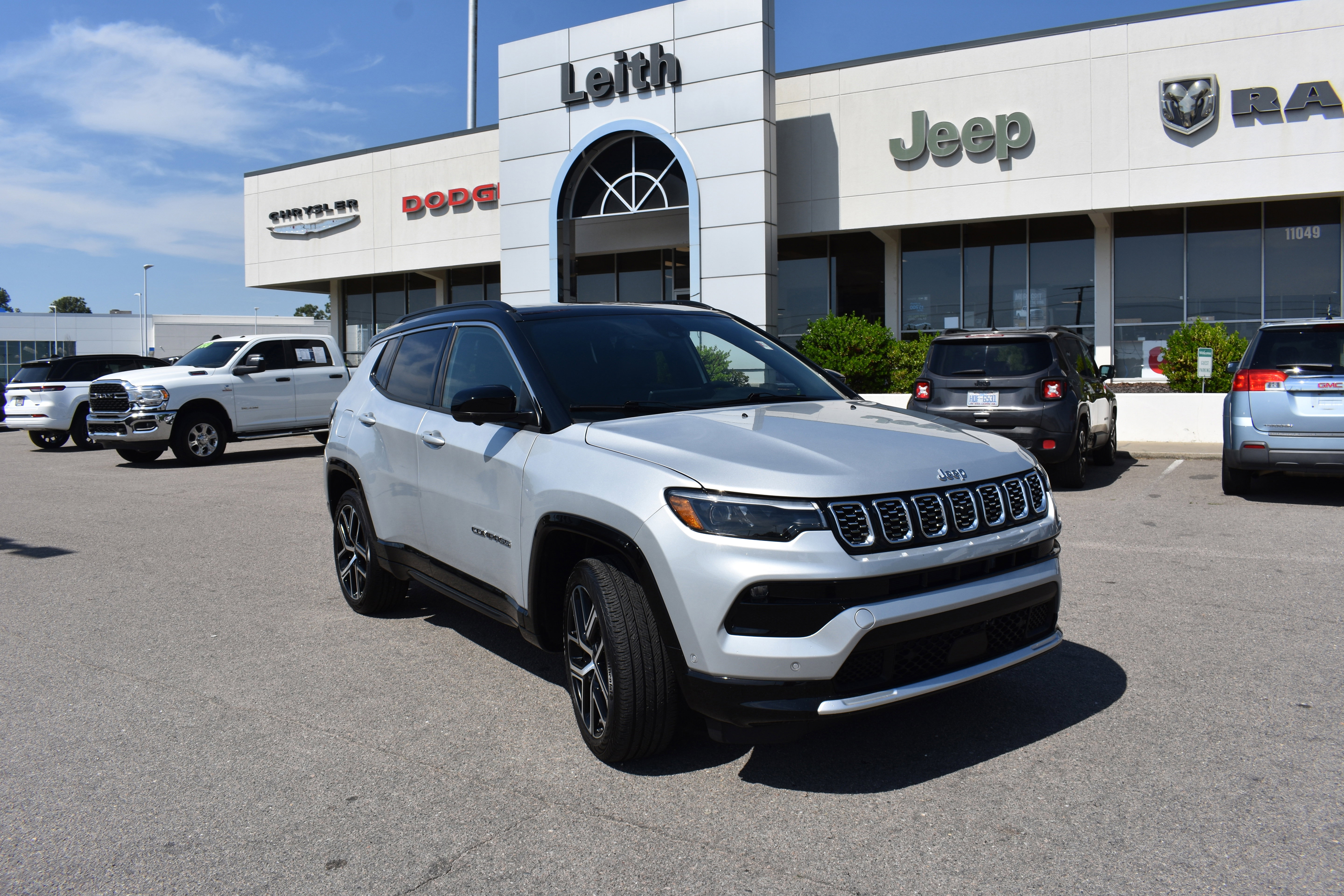 Used 2025 Jeep Compass Limited w/ Elite Group image 1