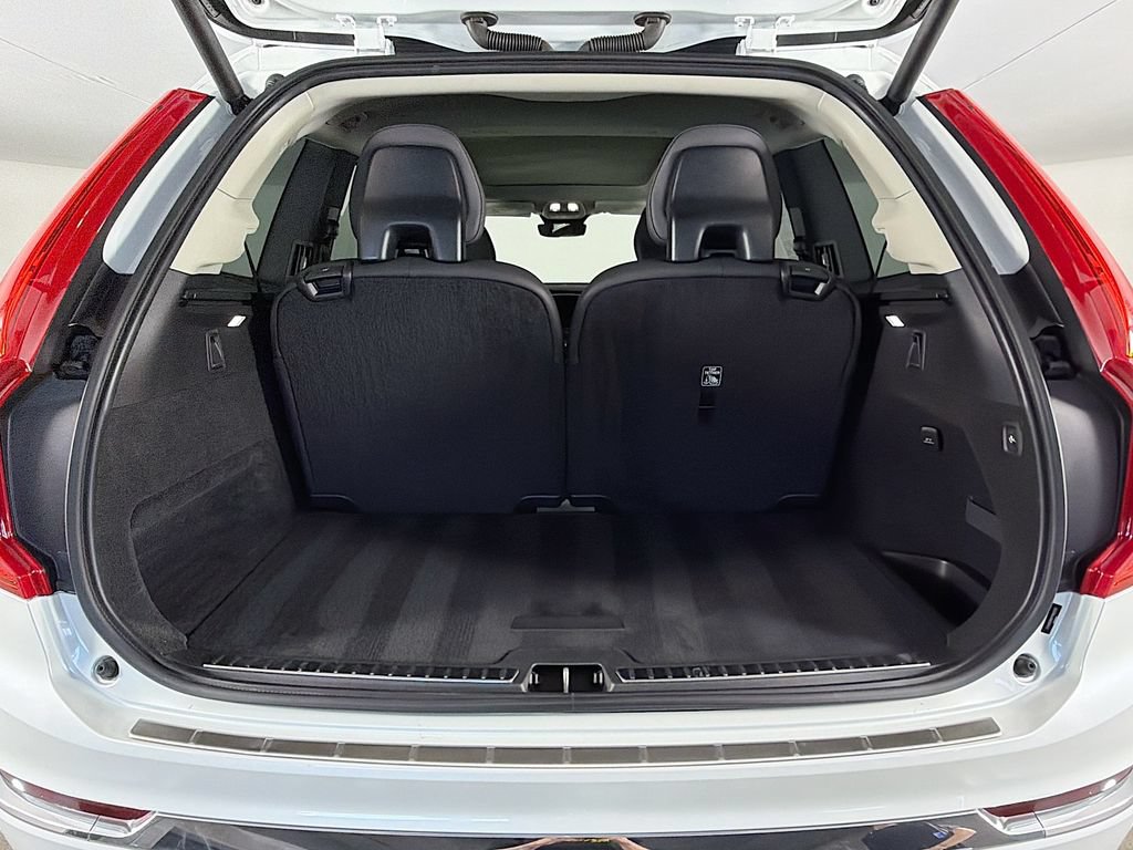 Certified 2023 Volvo XC90 T8 Plus AWD/4WD image 28