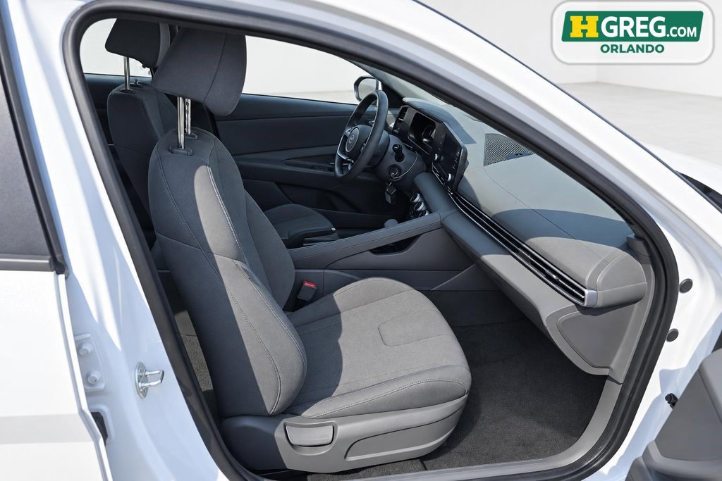 Used 2024 Hyundai Elantra SE FWD image 11