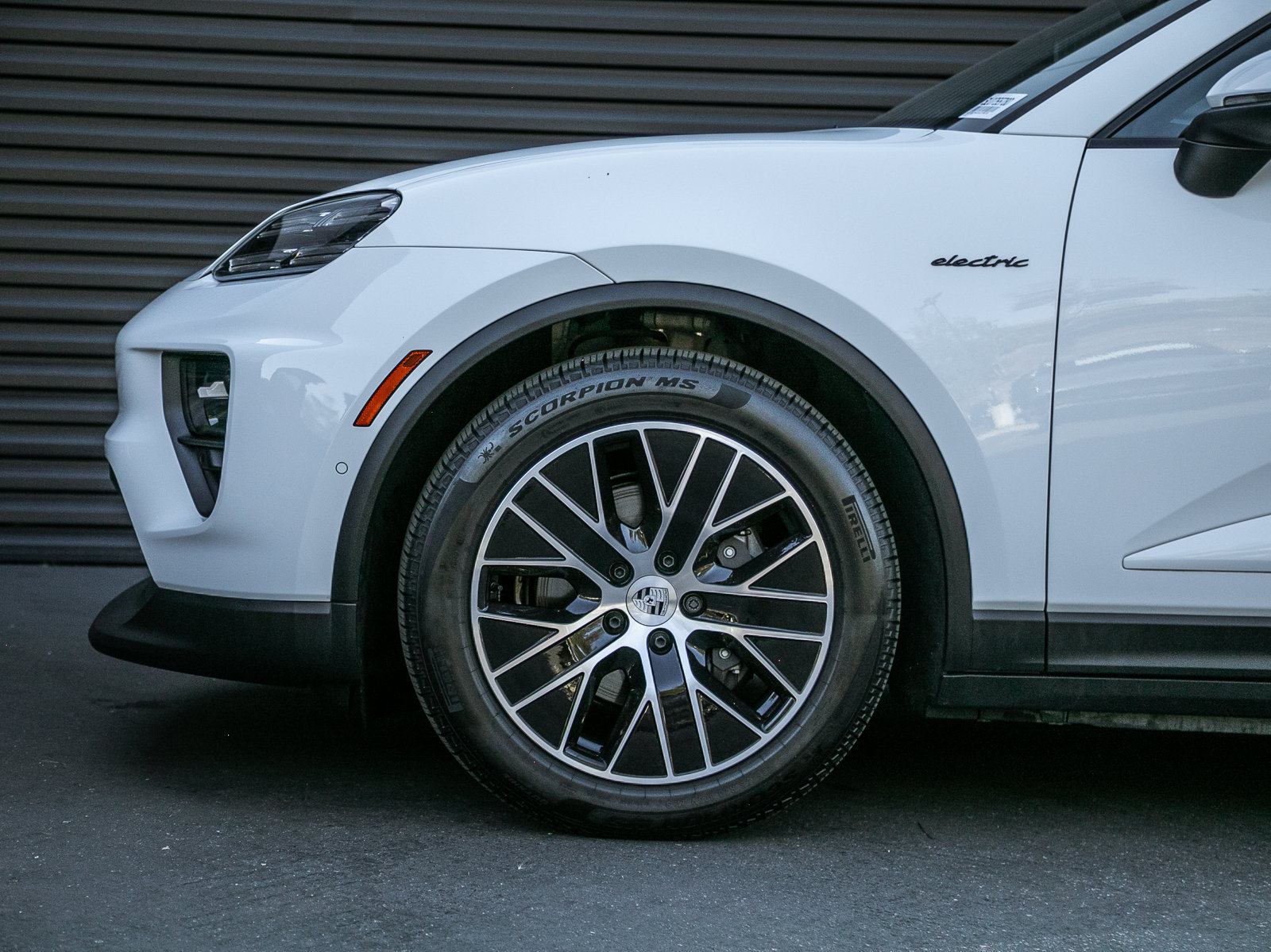 Certified 2025 Porsche Macan Electric RWD image 16