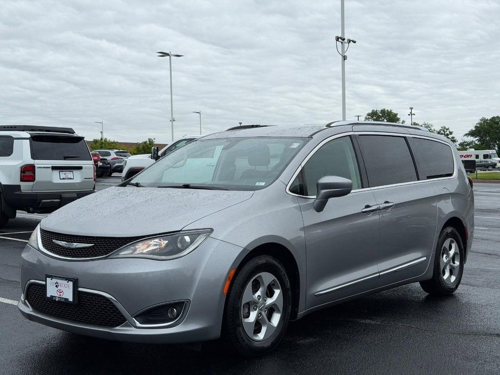 Used 2017 Chrysler Pacifica Touring-L Plus FWD image 8