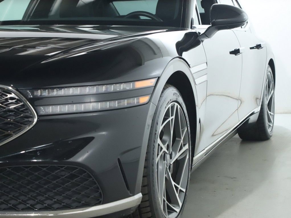 Used 2023 Genesis G90 3.5T AWD/4WD image 4