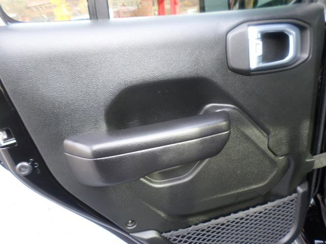 Used 2021 Jeep Gladiator Sport image 32