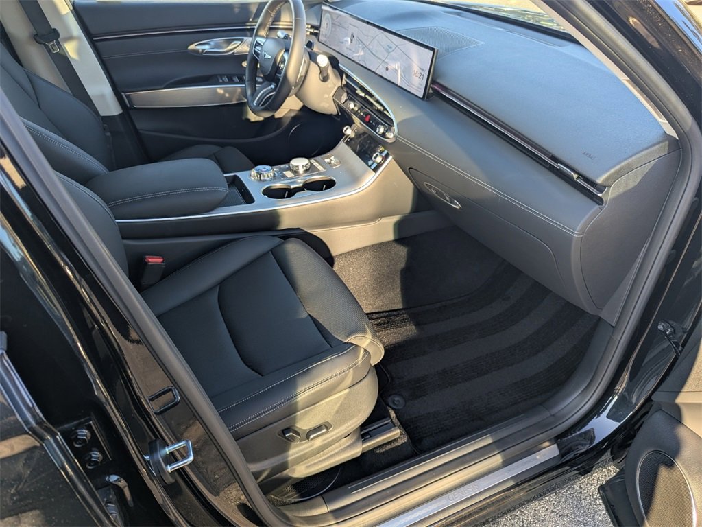 Used 2026 Genesis GV70 2.5T Select image 12