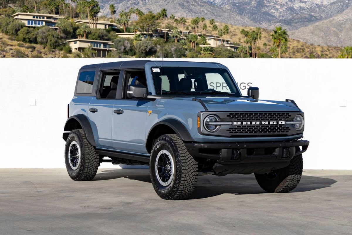 Used 2023 Ford Bronco Badlands image 2