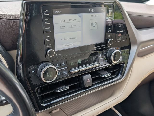 Used 2020 Toyota Highlander XLE image 24