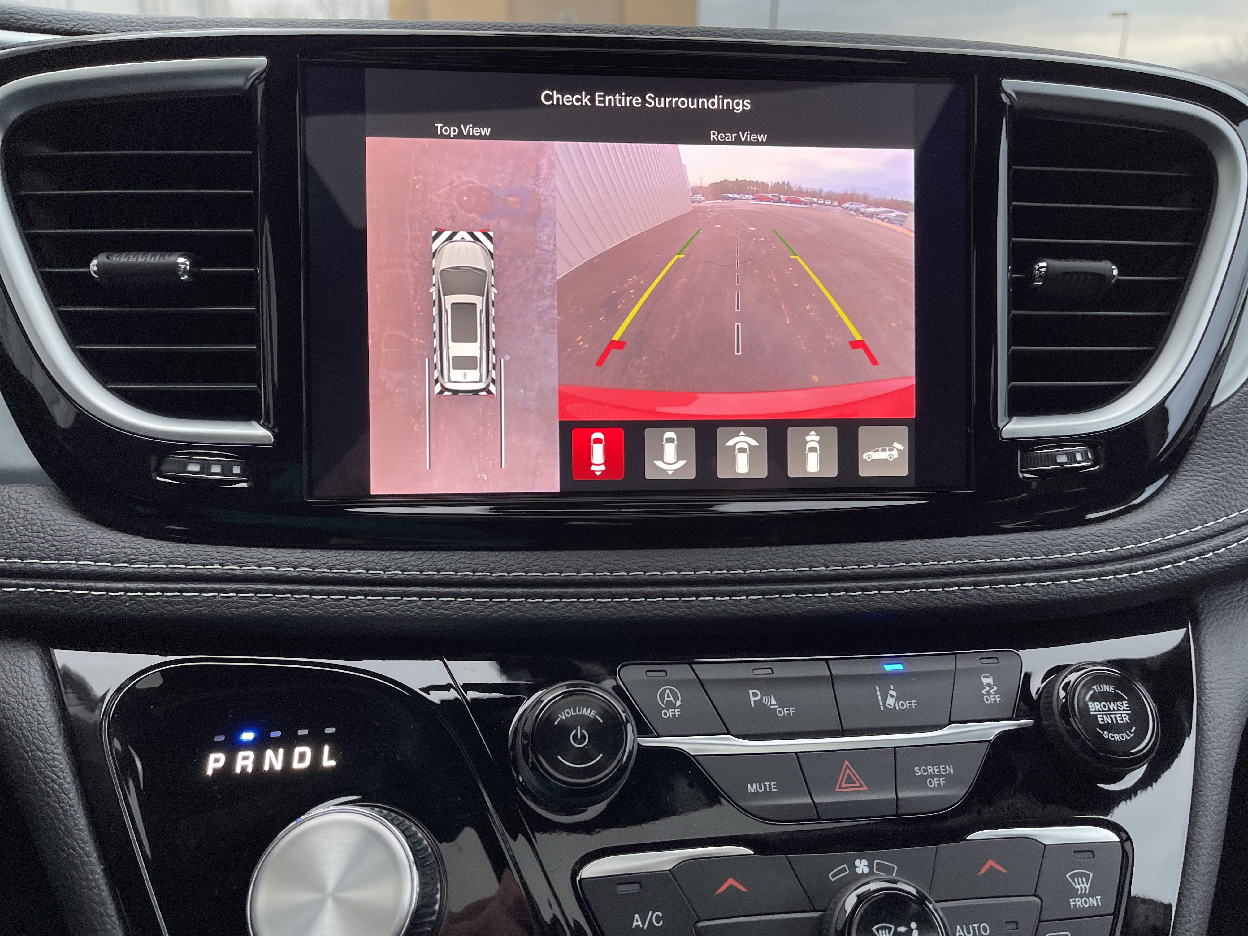 New 2026 Chrysler Pacifica Limited w/ Trailer Tow Group image 26