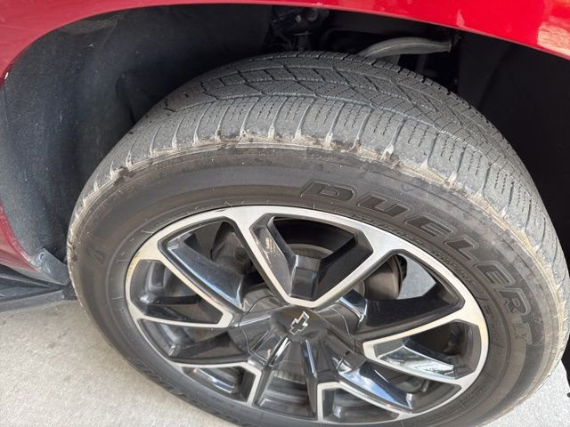 Used 2022 Chevrolet Suburban RST w/ Sport Performance Package image 3