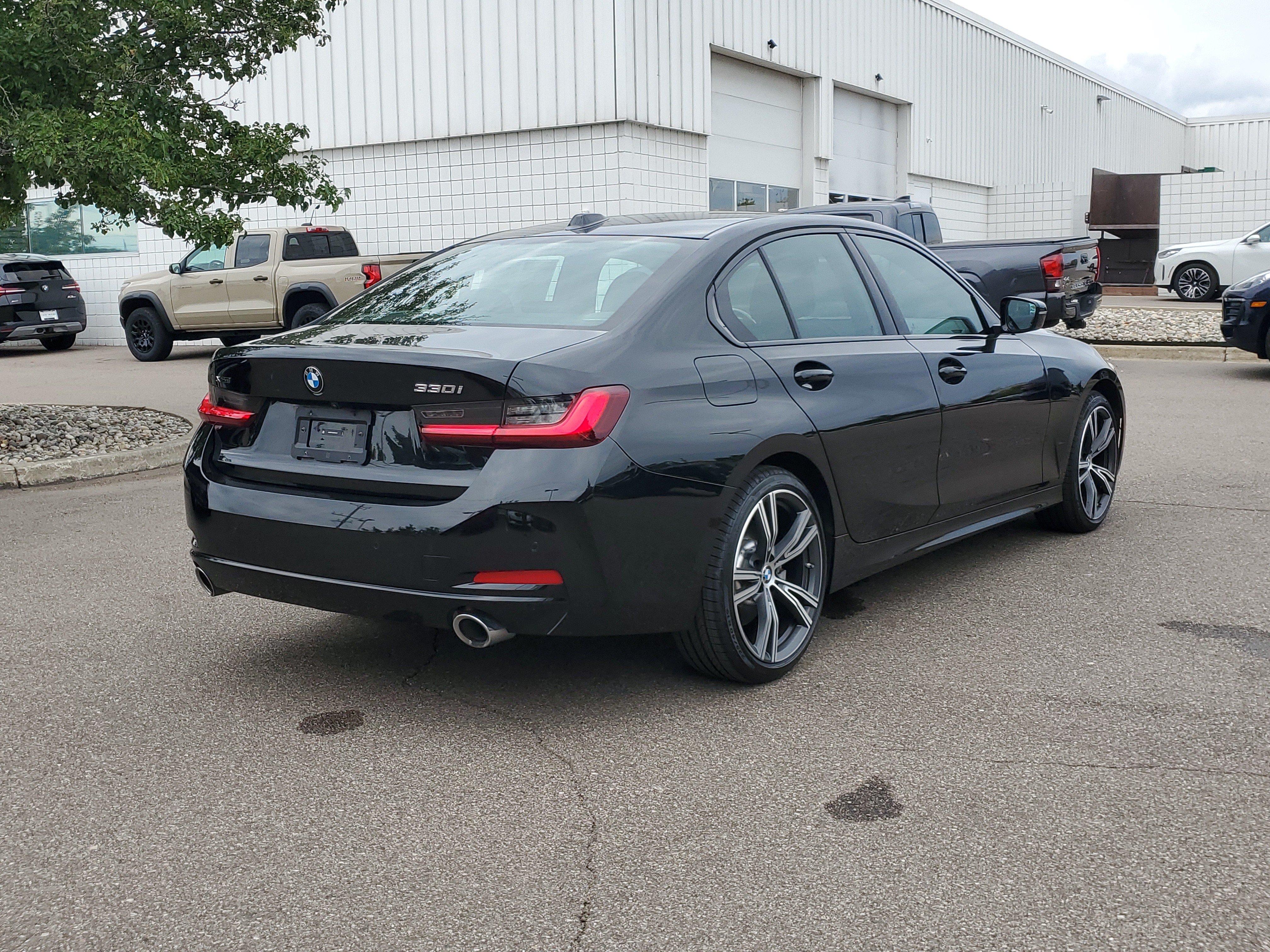 Certified 2023 BMW 330i xDrive Sedan w/ Premium Package AWD/4WD image 5