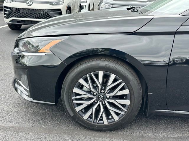 Used 2023 Nissan Altima 2.5 SV w/ SV Premium Package FWD image 7