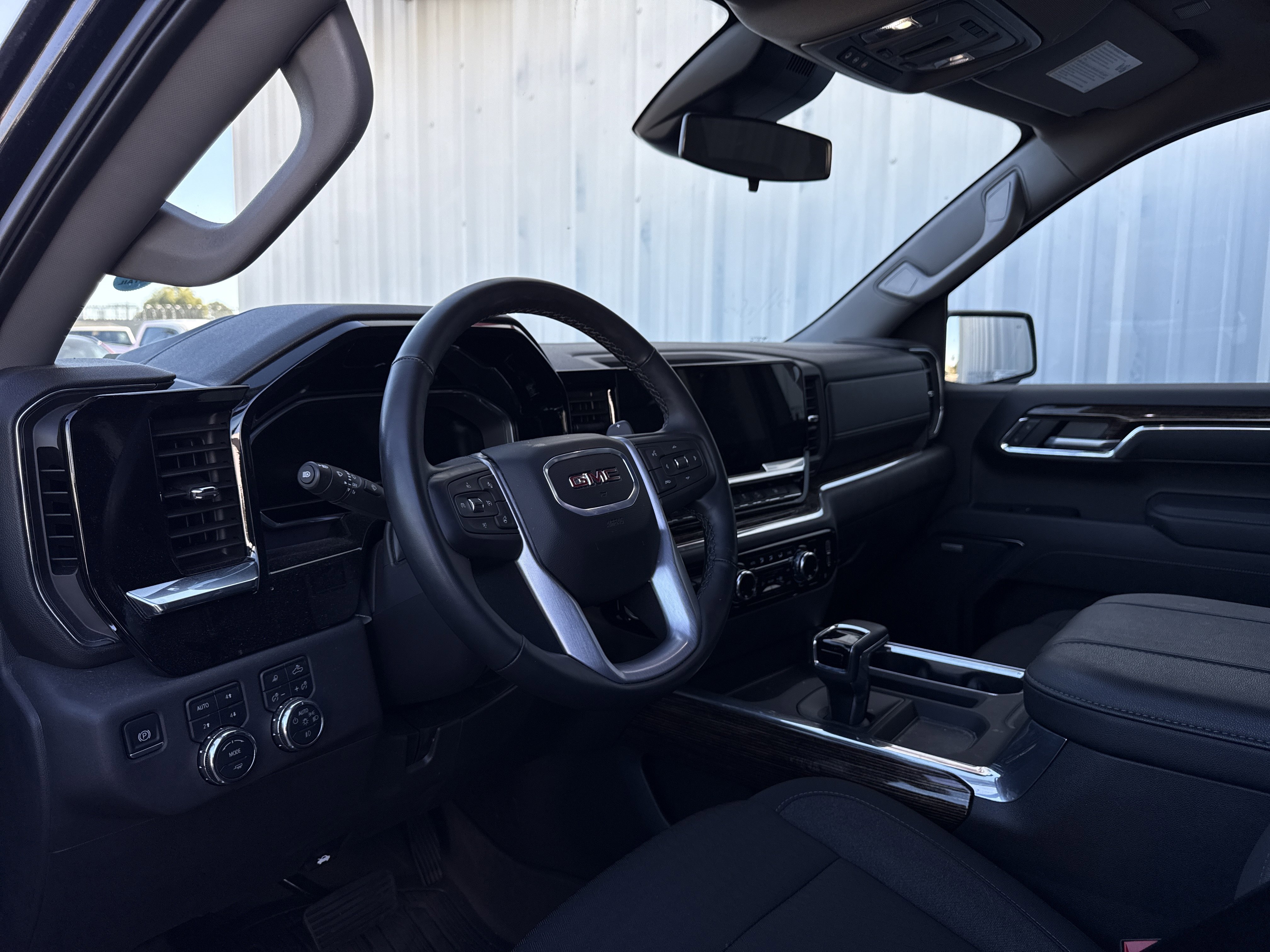 Used 2025 GMC Sierra 1500 Elevation image 23