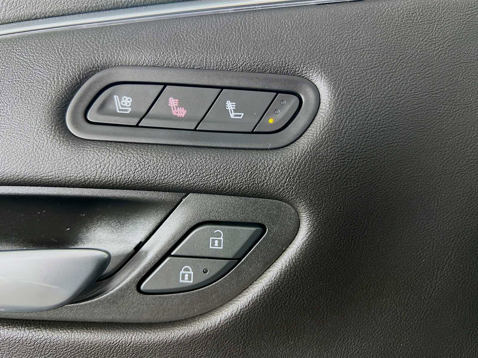 Used 2023 Cadillac Escalade Premium Luxury image 35