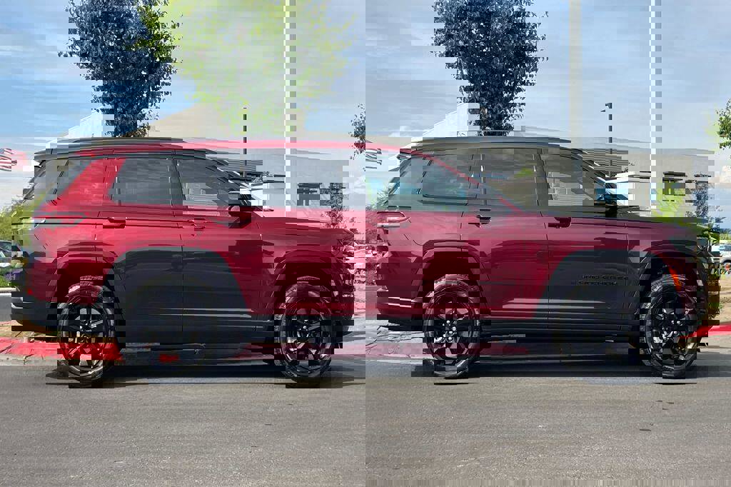 New 2025 Jeep Grand Cherokee L Limited w/ Luxury Tech Group II image 3