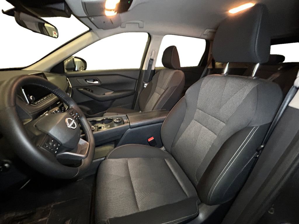 Used 2026 Nissan Rogue SV image 10