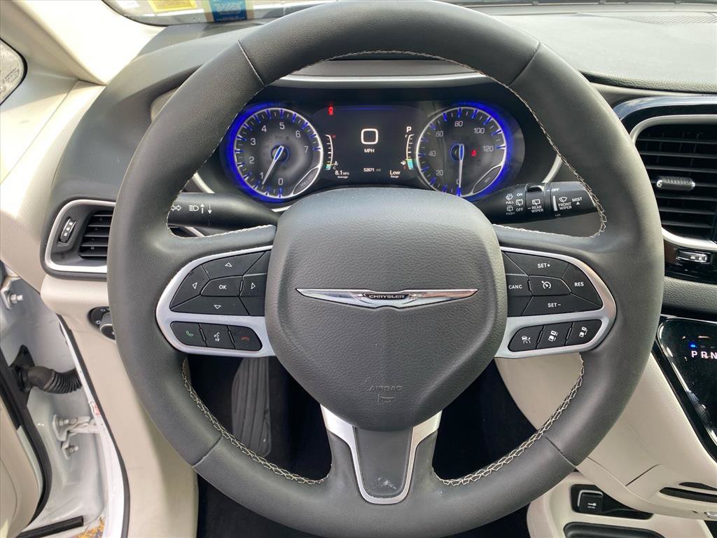 Used 2024 Chrysler Pacifica Touring-L FWD image 10