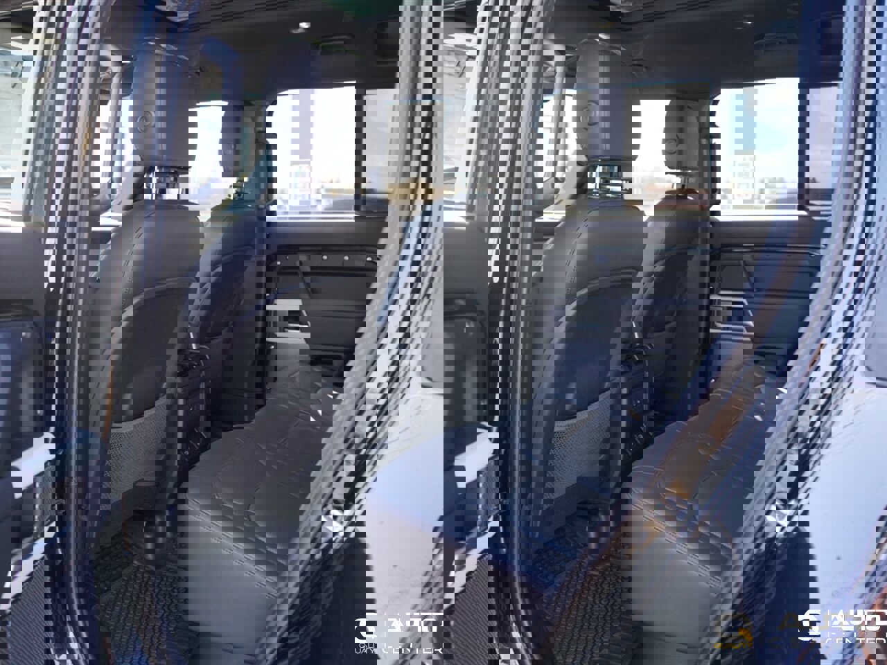 Used 2024 Land Rover Defender 110 S image 29