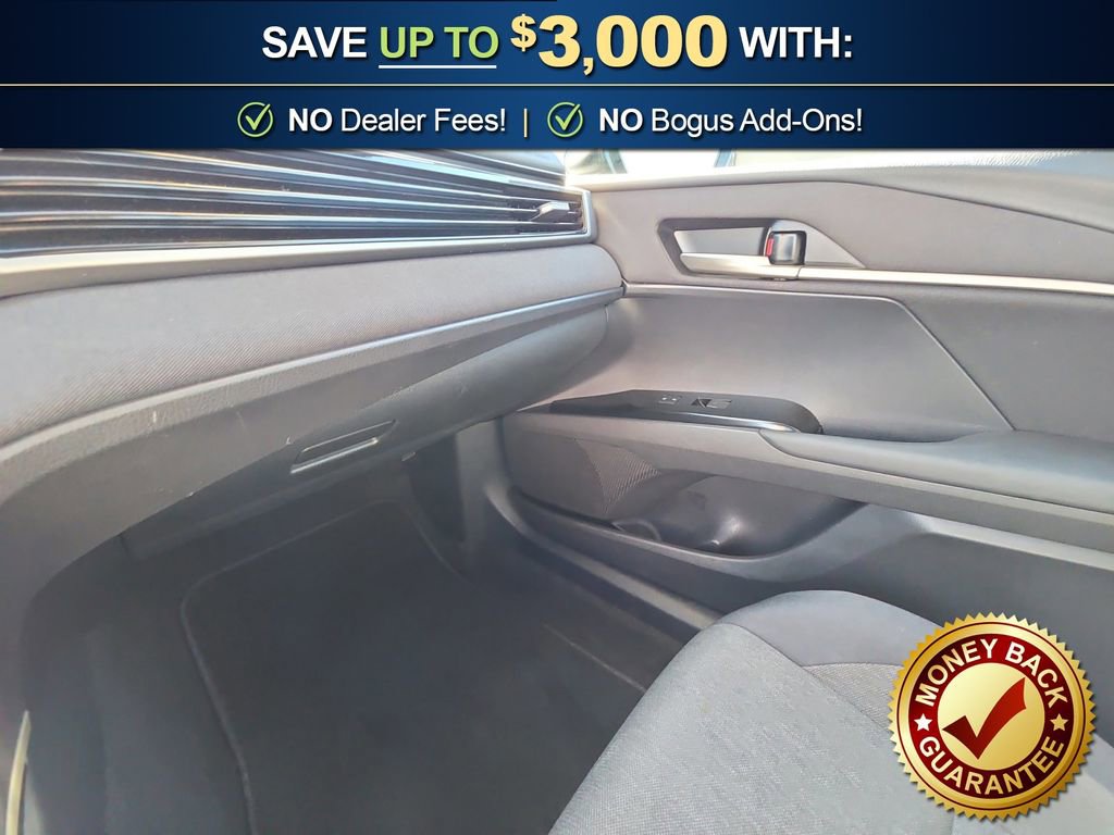 Used 2025 Toyota Camry LE image 28